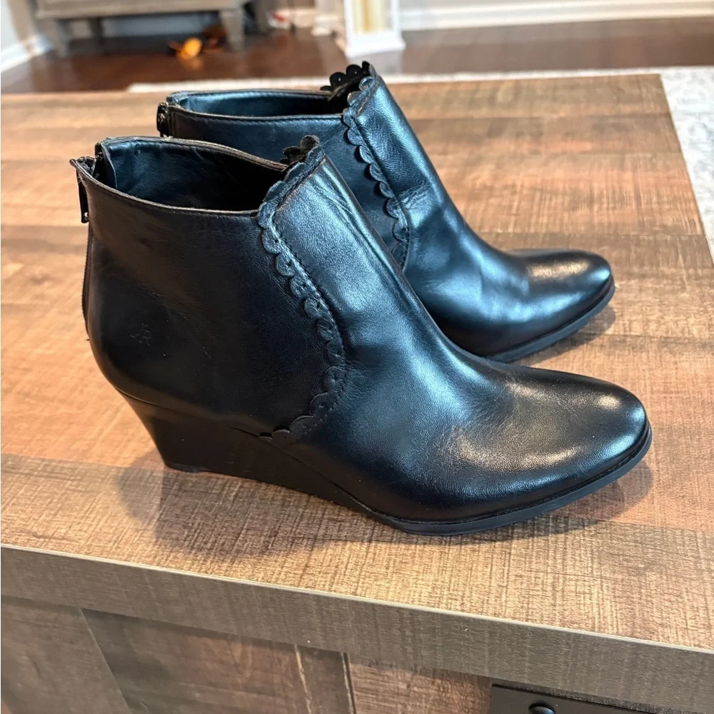 Jack Rogers Black Like New Wedged Bootie Size 7
